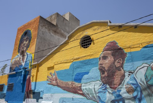 Murales futboleros con Messi y Maradona en Córdoba